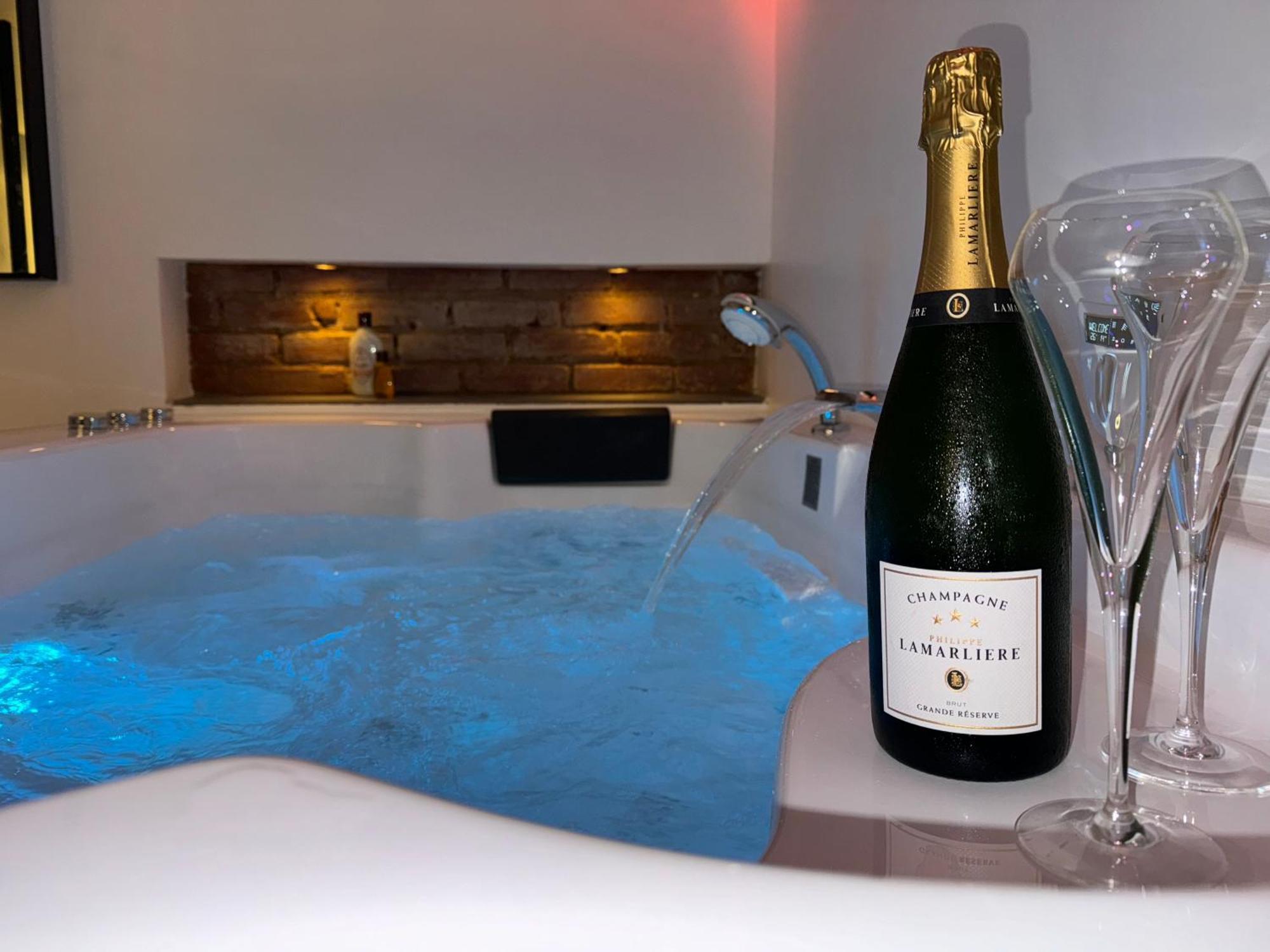 O Romeo - Suite Privee Fougeres Exterior foto